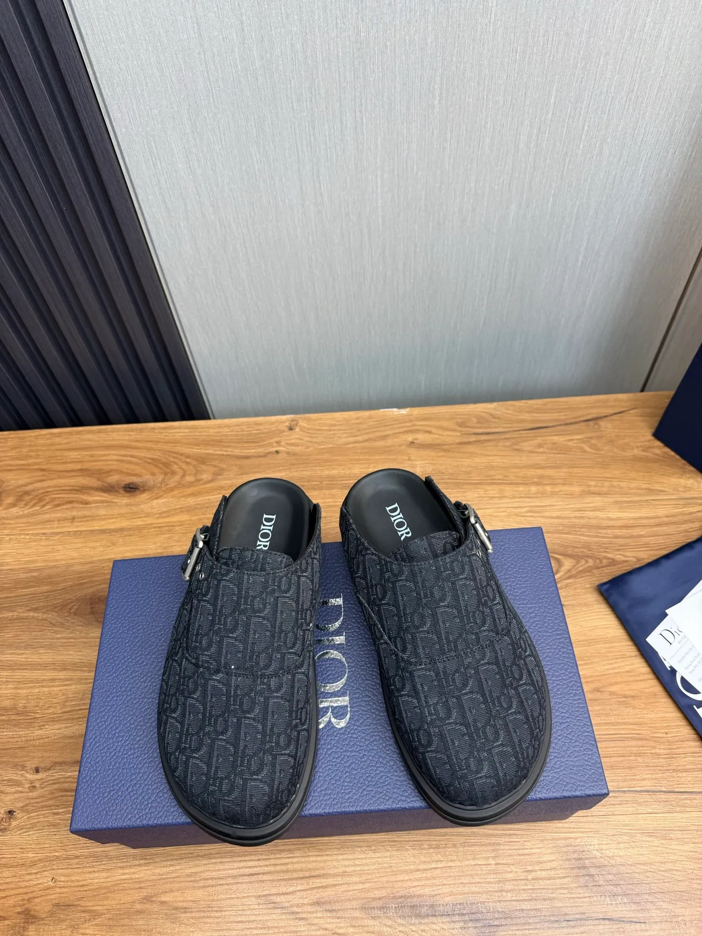 Men's shoes 💰560💰 Dior. Men's slippers 🩴Official website one to one production 38-45 sizes 45 46 🉑️Customized! Original embossed cowhide, sheepskin lining✅Original outsole⬆️